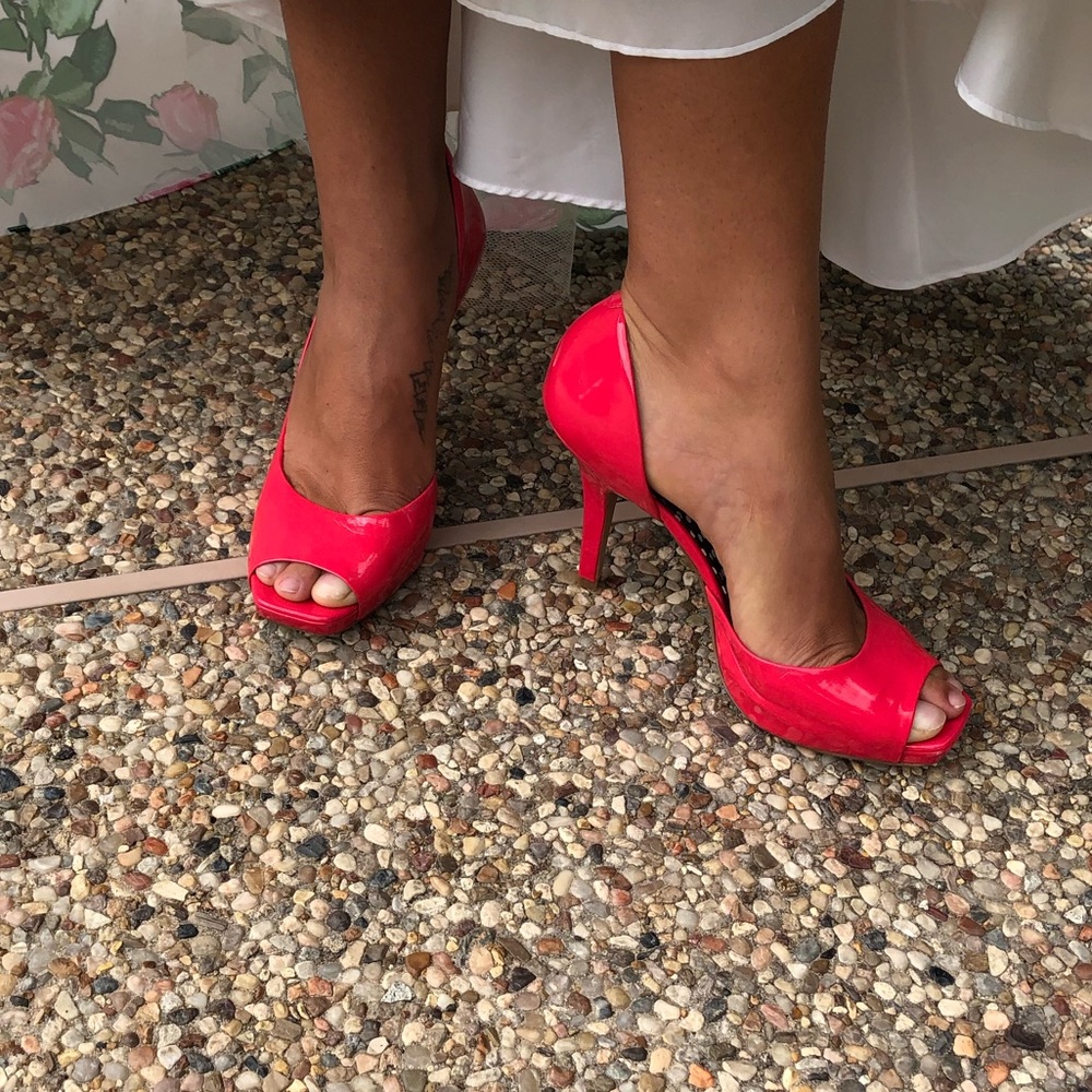 Jessica Simpson Hot pink heels!!